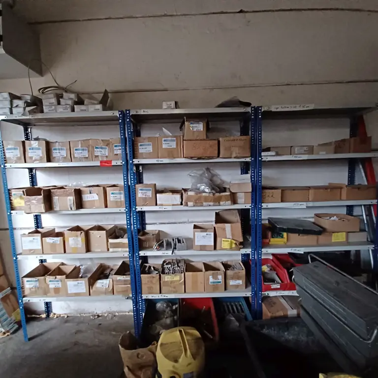 ca. 3 lfm. Screw rack