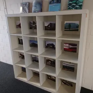2 Shelves