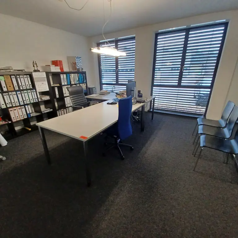 1 Posten Office furniture