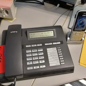 6 Desk telephones Unify