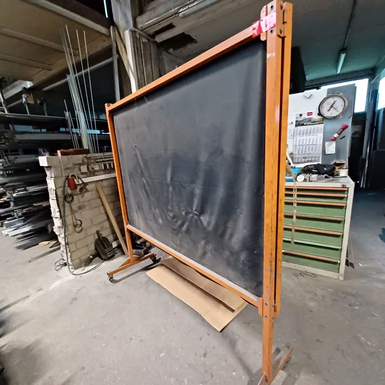 3 Mobile welding protection walls