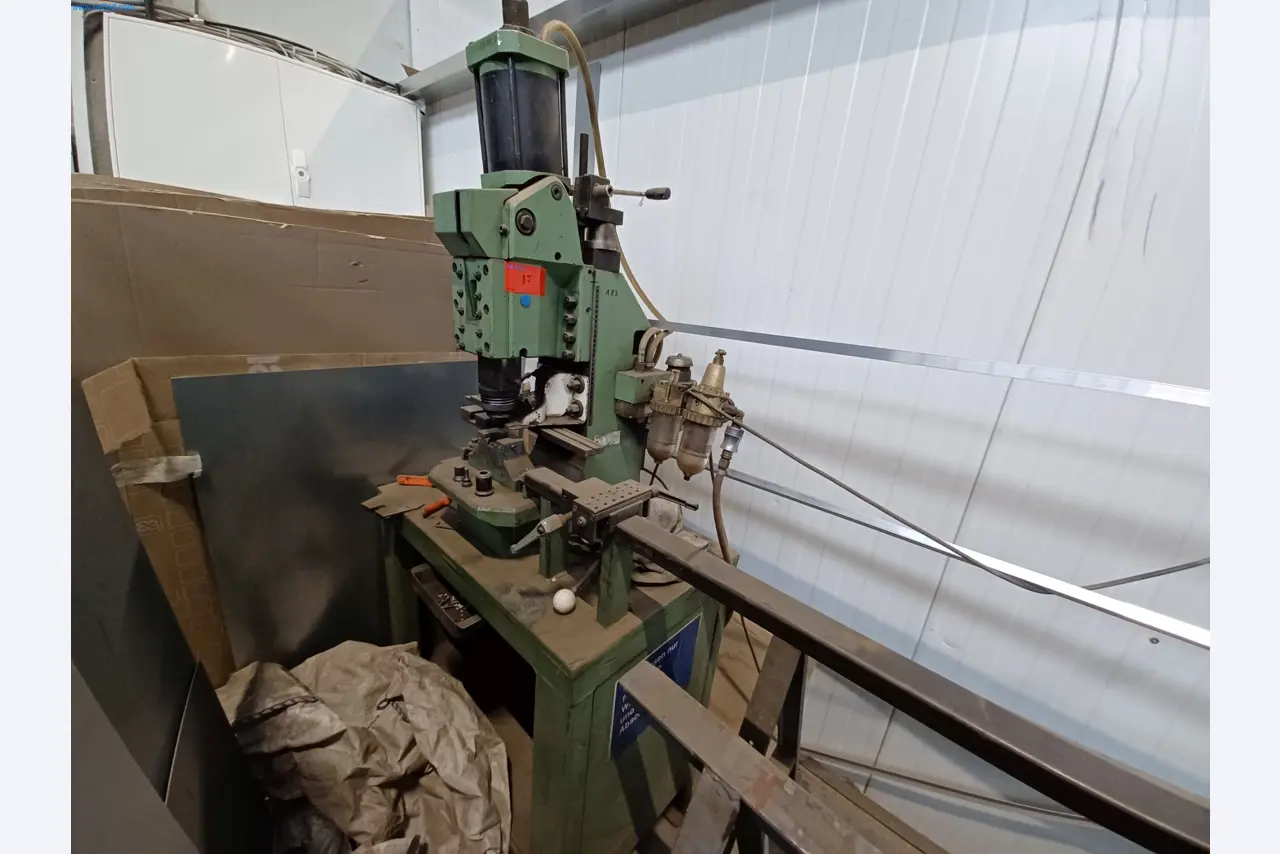 Stroje na zpracování kovů a plechů-1