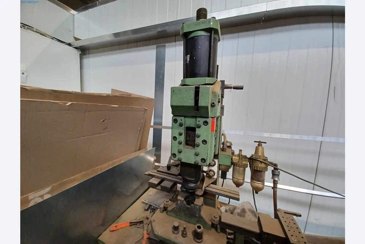 Stroje na zpracování kovů a plechů-2