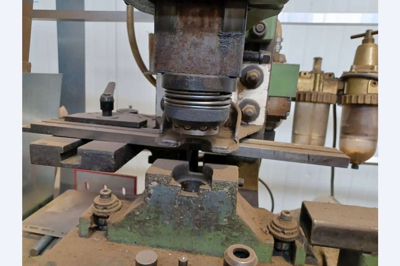 Stroje na zpracování kovů a plechů-3