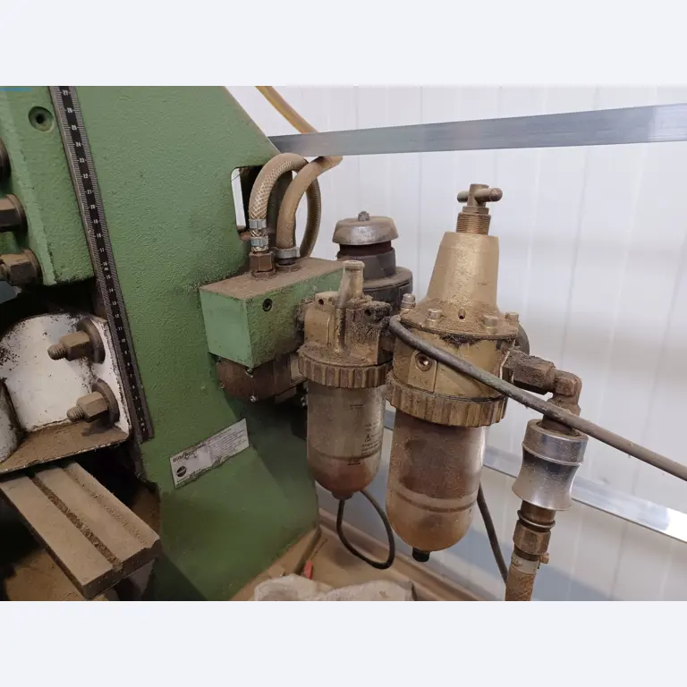 Stroje na zpracování kovů a plechů-4