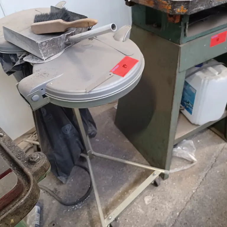 2 Mobile bin liner holders