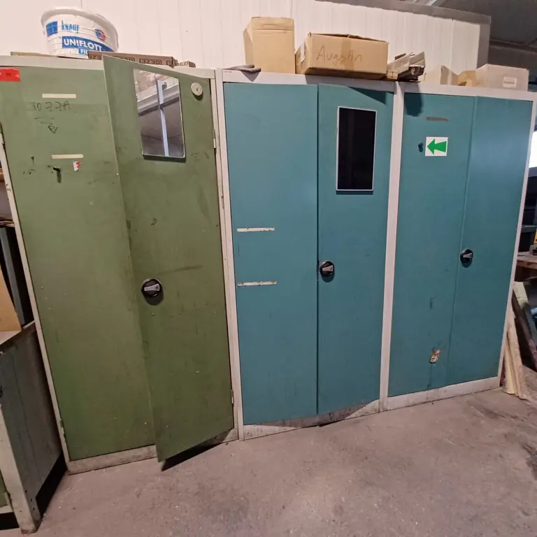3 Metal cabinets