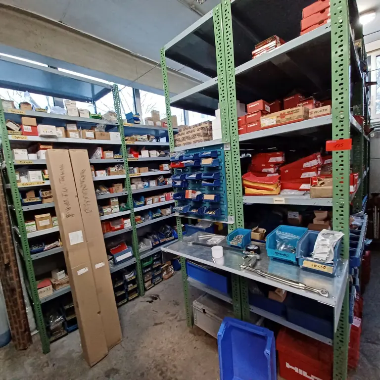 ca. 17 lfm. Screw rack