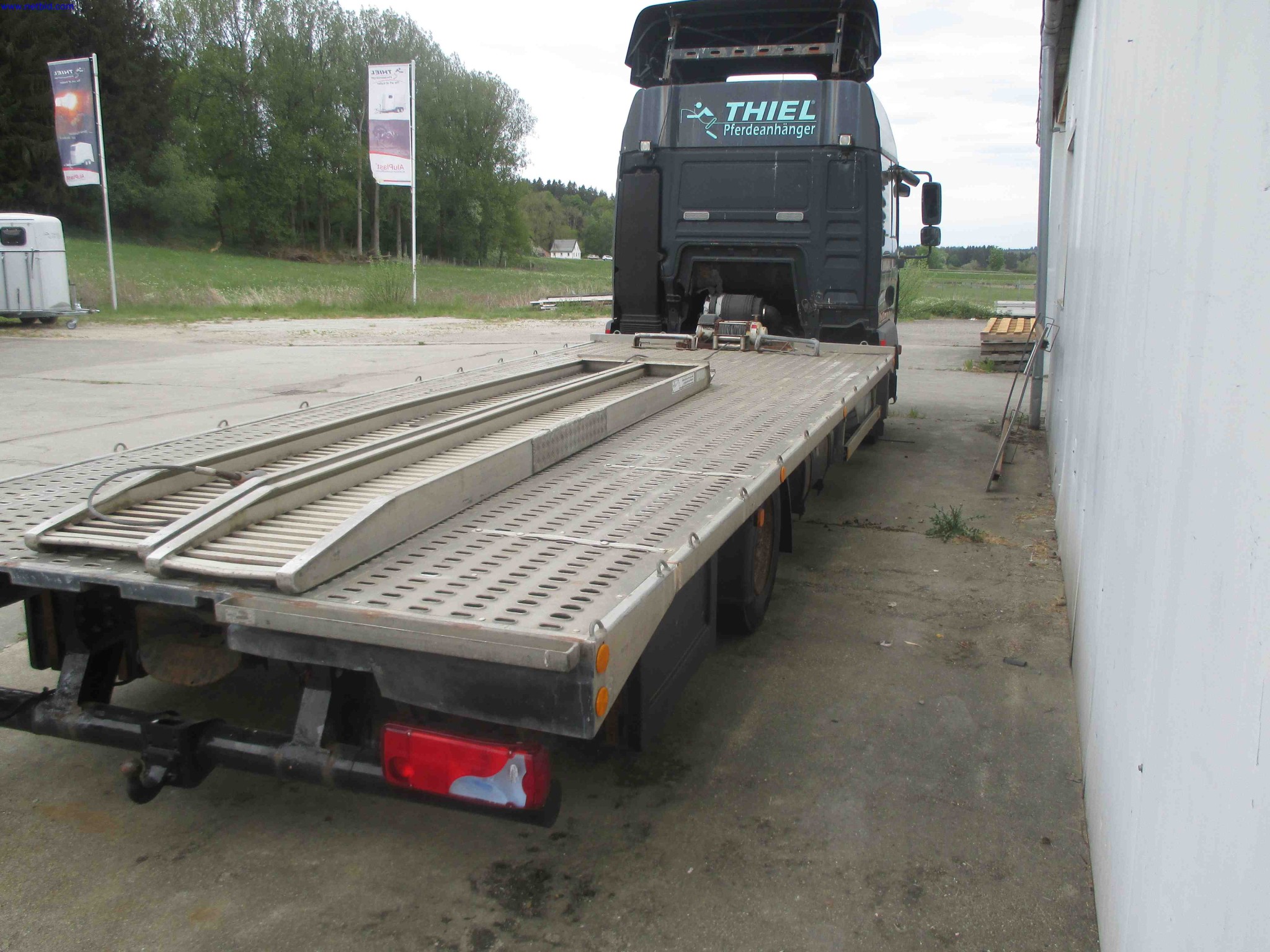 Vehicle construction, horse trailers-12