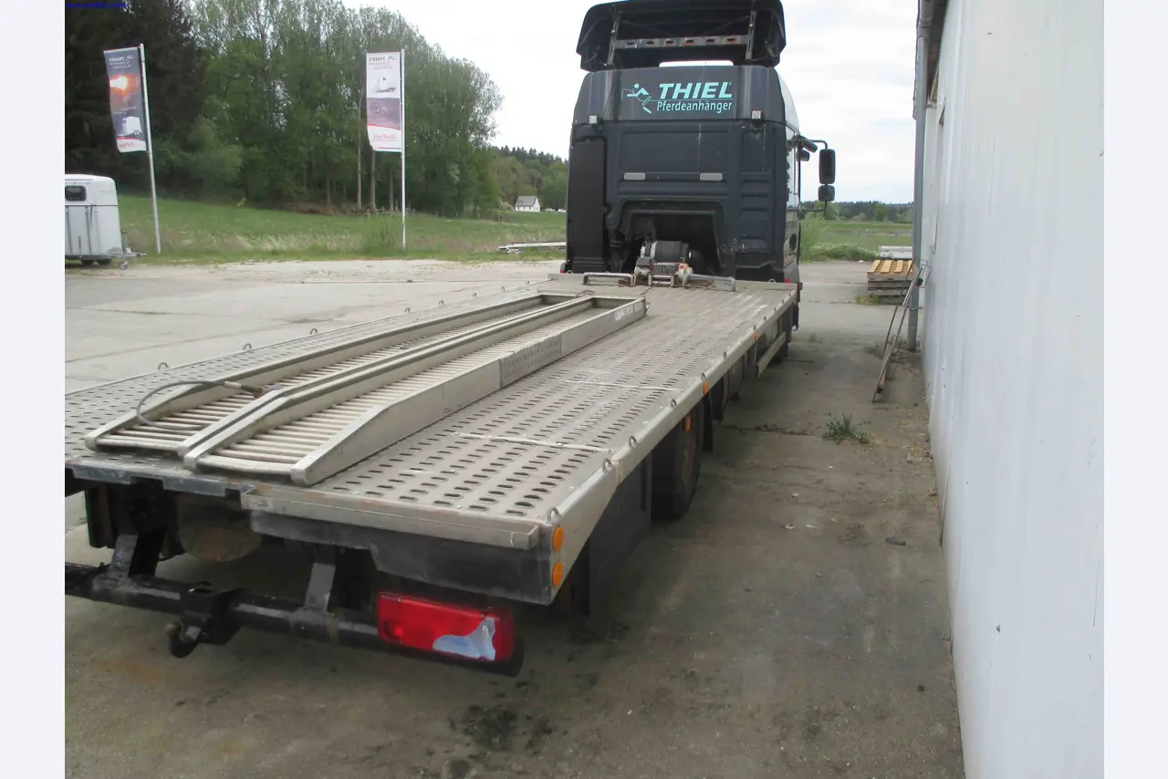 Vehicle construction, horse trailers-12