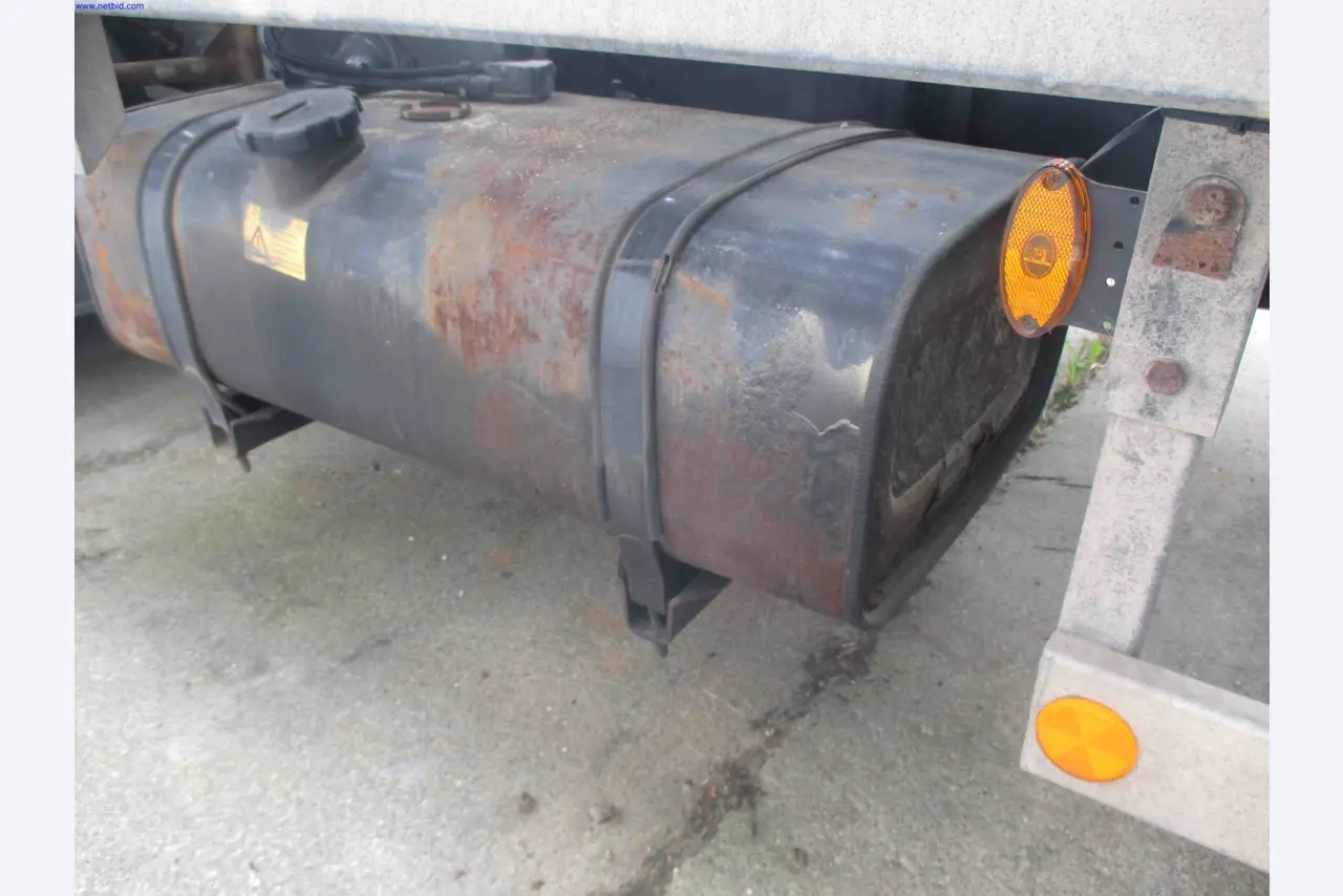 Vehicle construction, horse trailers-13
