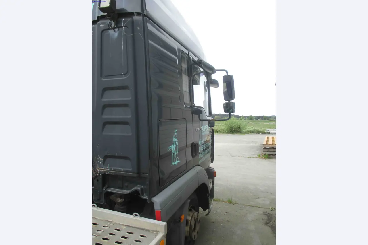 Vehicle construction, horse trailers-14