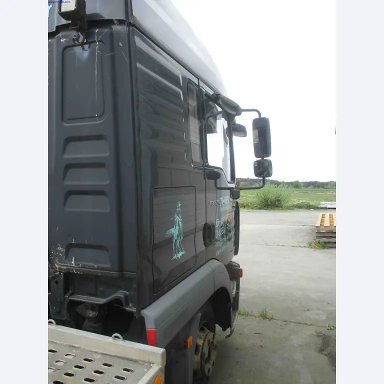 Vehicle construction, horse trailers-14