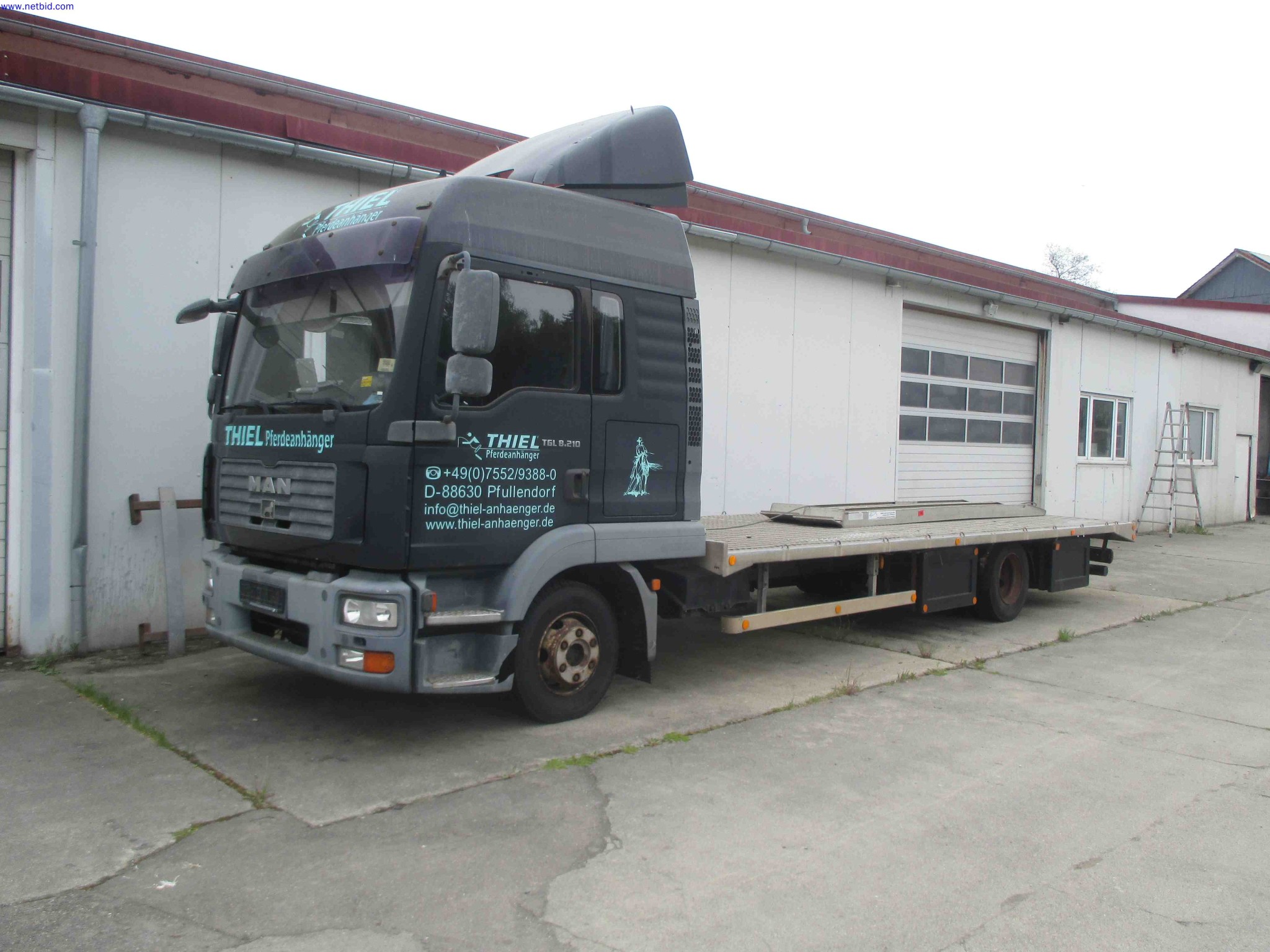 Vehicle construction, horse trailers-1