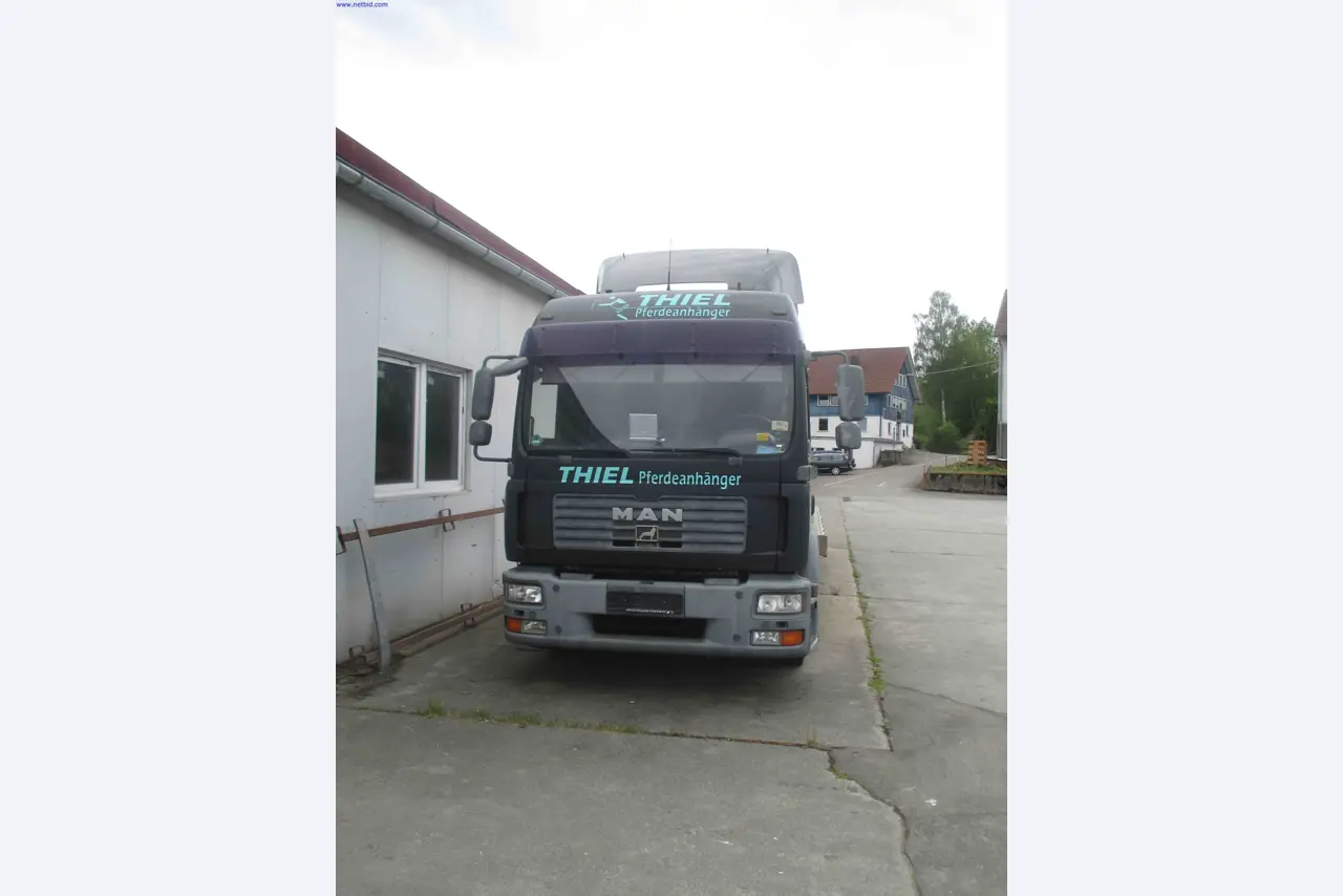 Vehicle construction, horse trailers-2