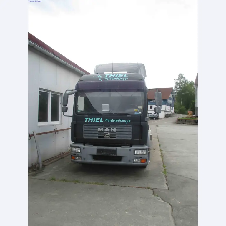 Vehicle construction, horse trailers-2
