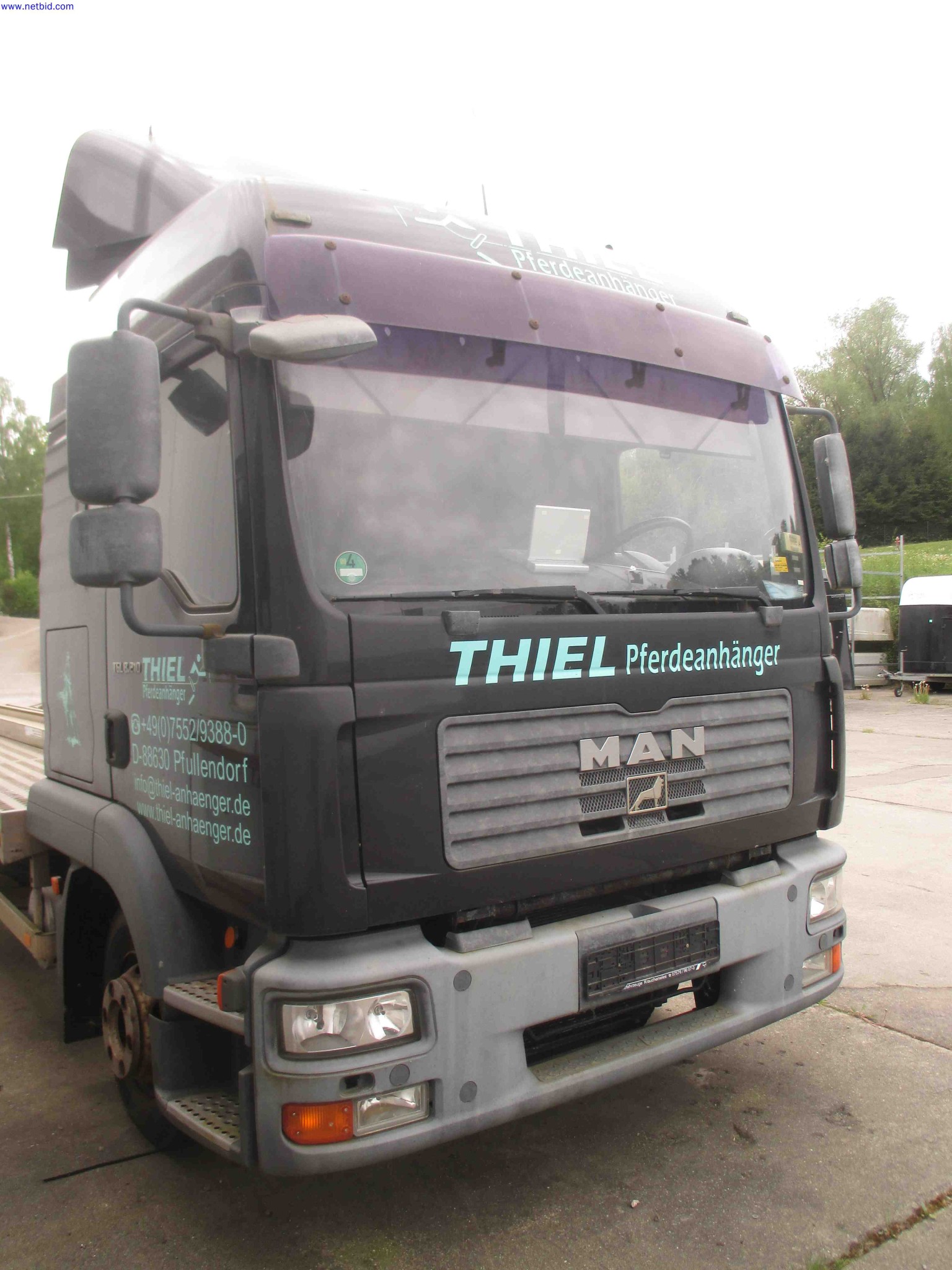 Vehicle construction, horse trailers-3