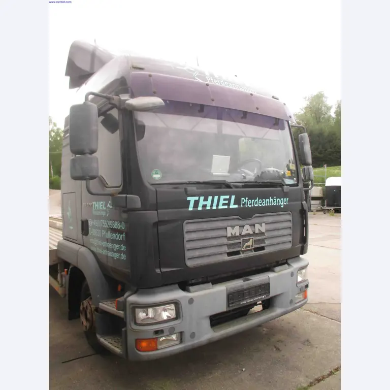 Vehicle construction, horse trailers-3