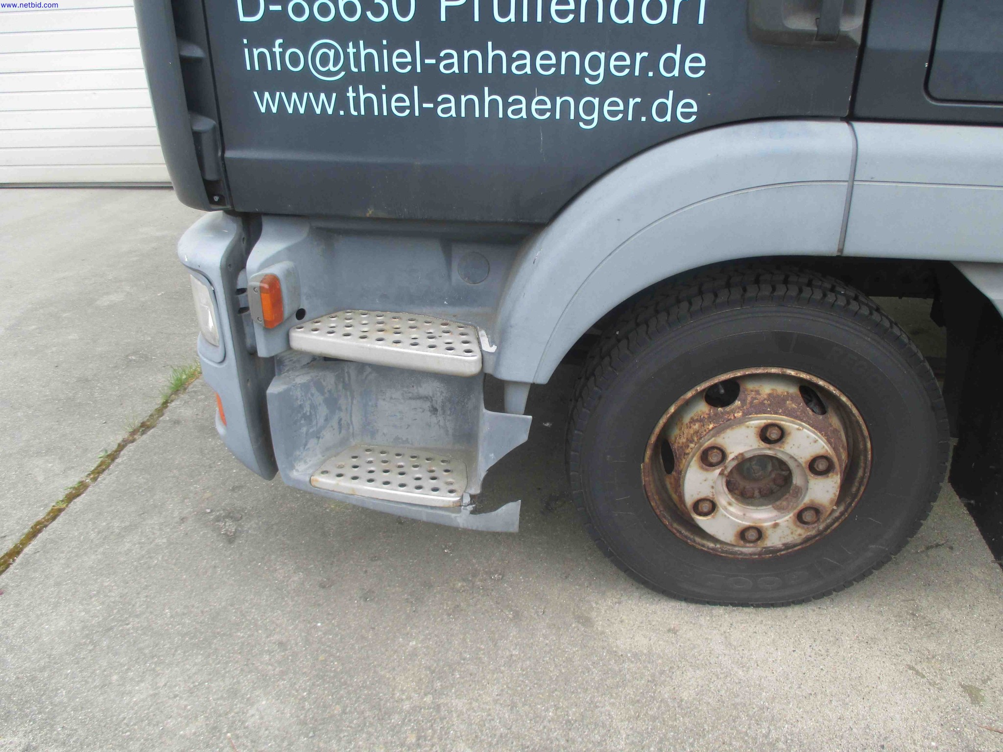 Vehicle construction, horse trailers-8