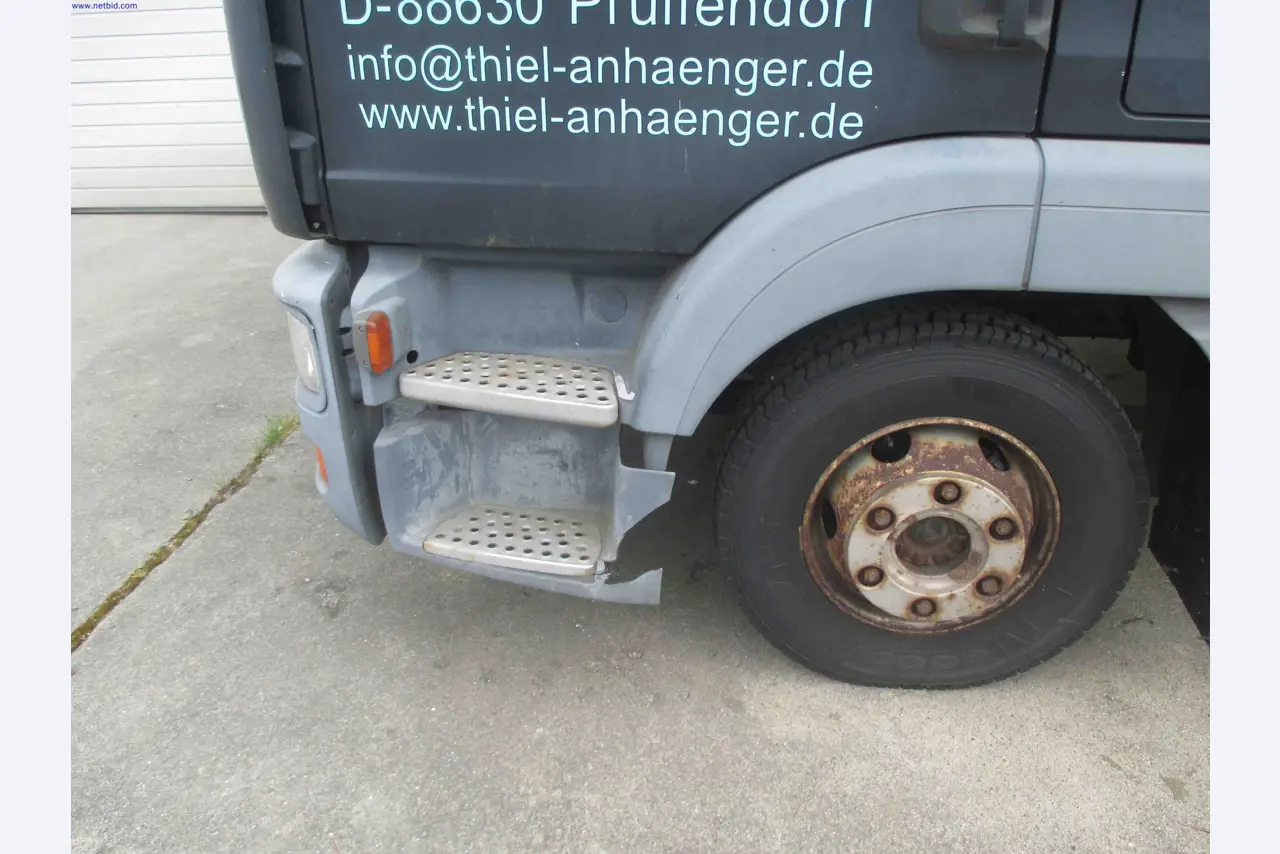 Vehicle construction, horse trailers-8