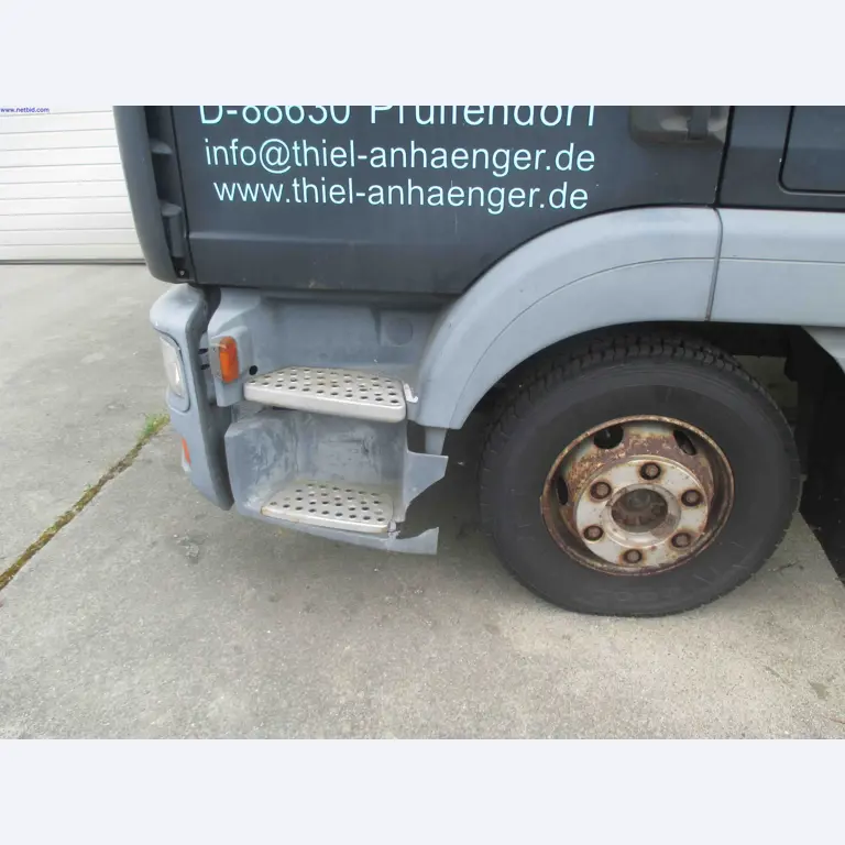 Vehicle construction, horse trailers-8
