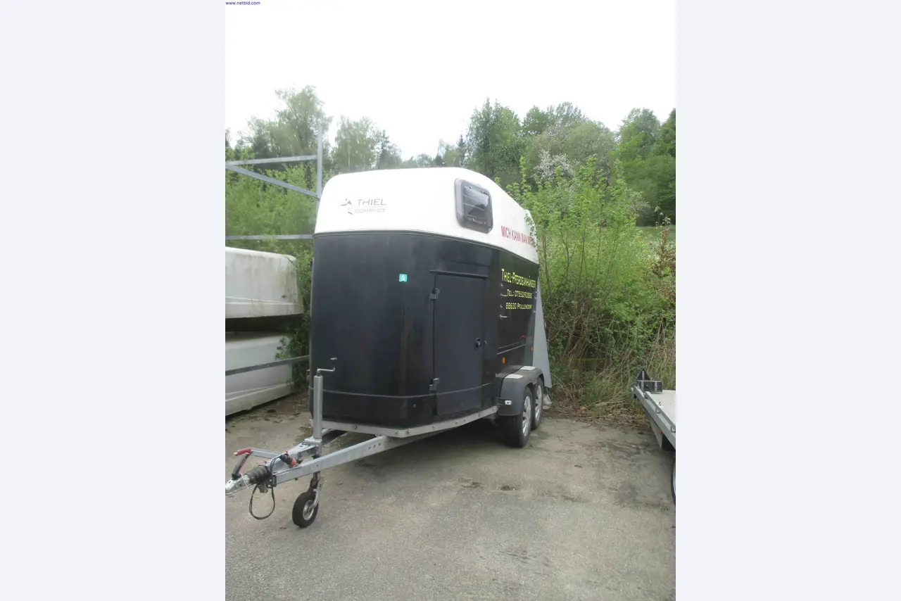 Vehicle construction, horse trailers-10