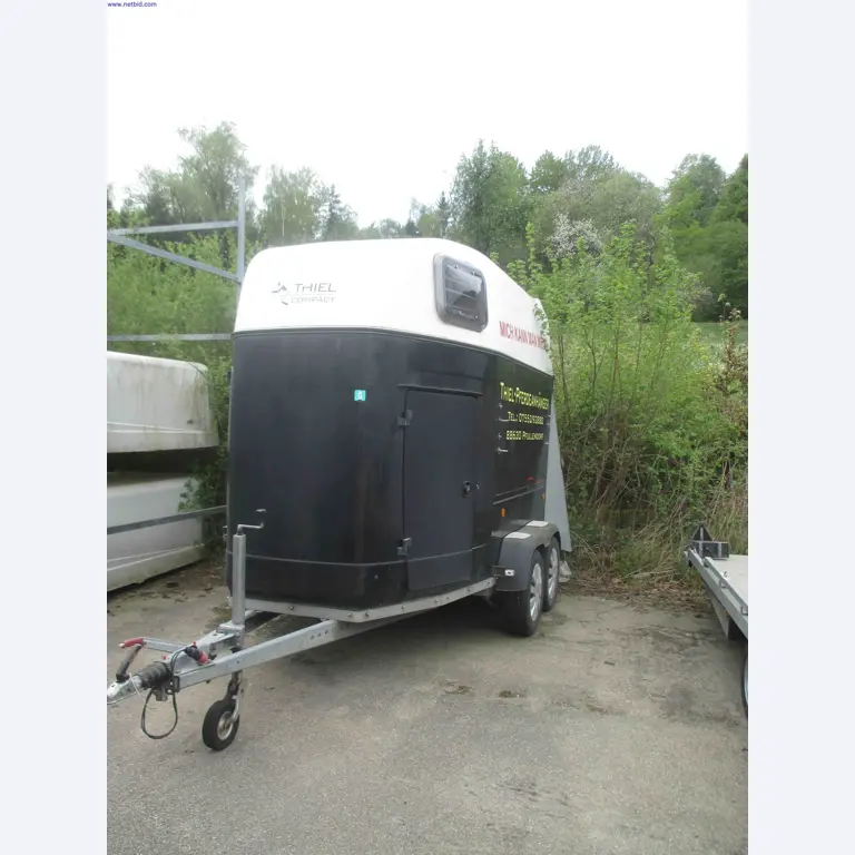 Vehicle construction, horse trailers-10