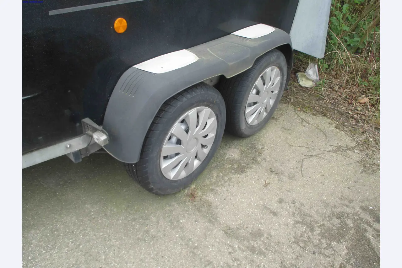 Vehicle construction, horse trailers-2