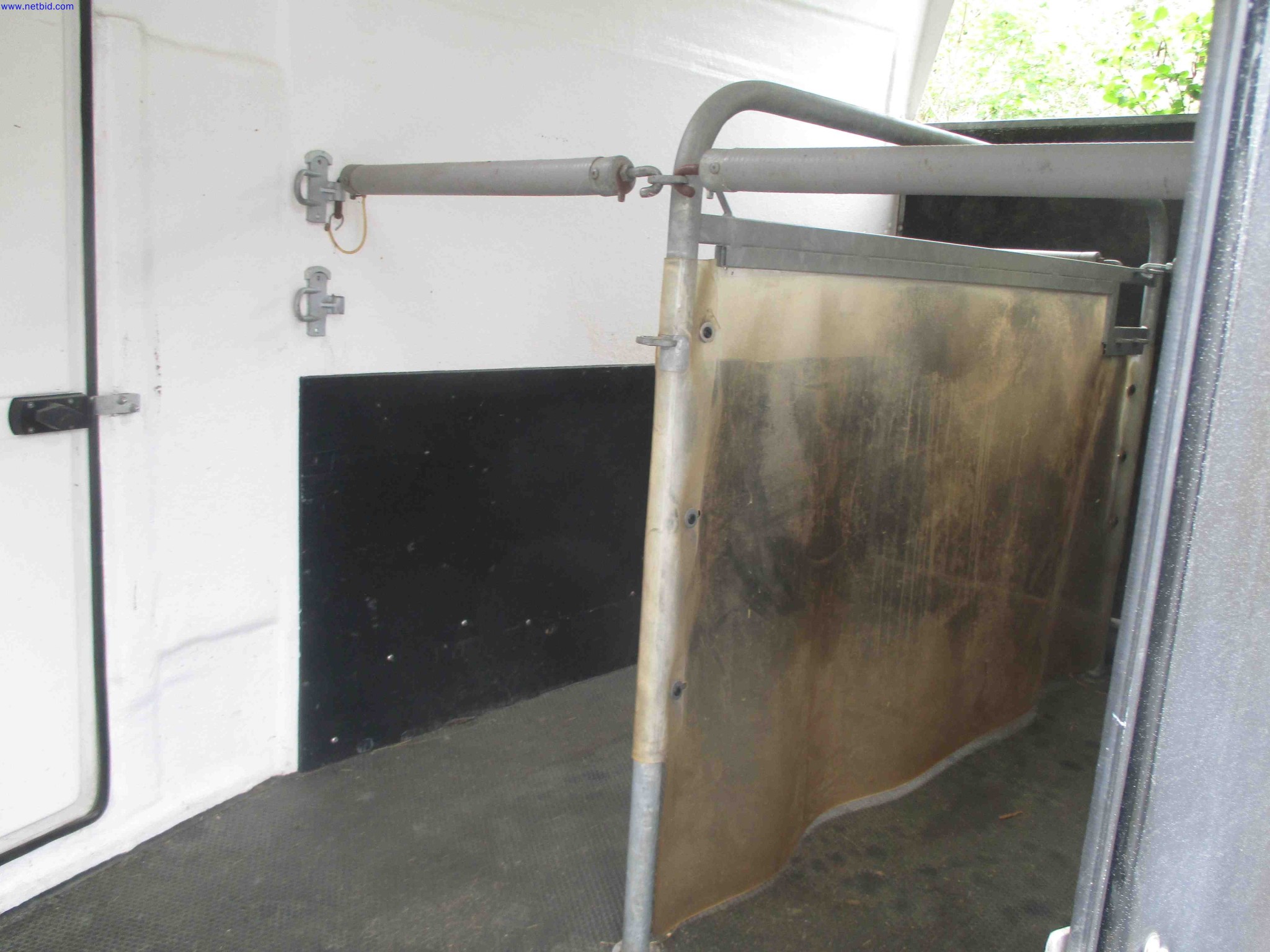 Vehicle construction, horse trailers-3