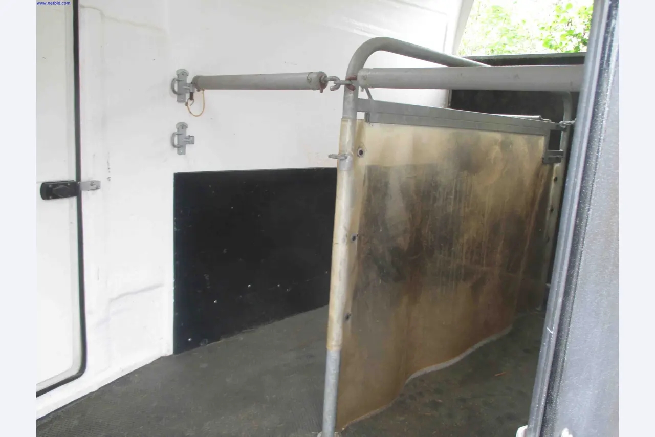 Vehicle construction, horse trailers-3