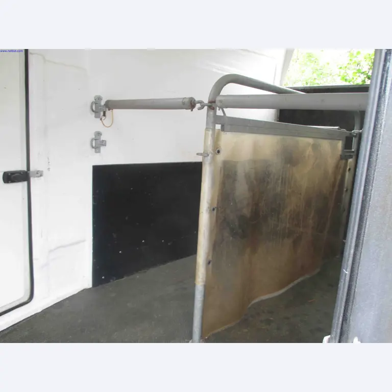 Vehicle construction, horse trailers-3