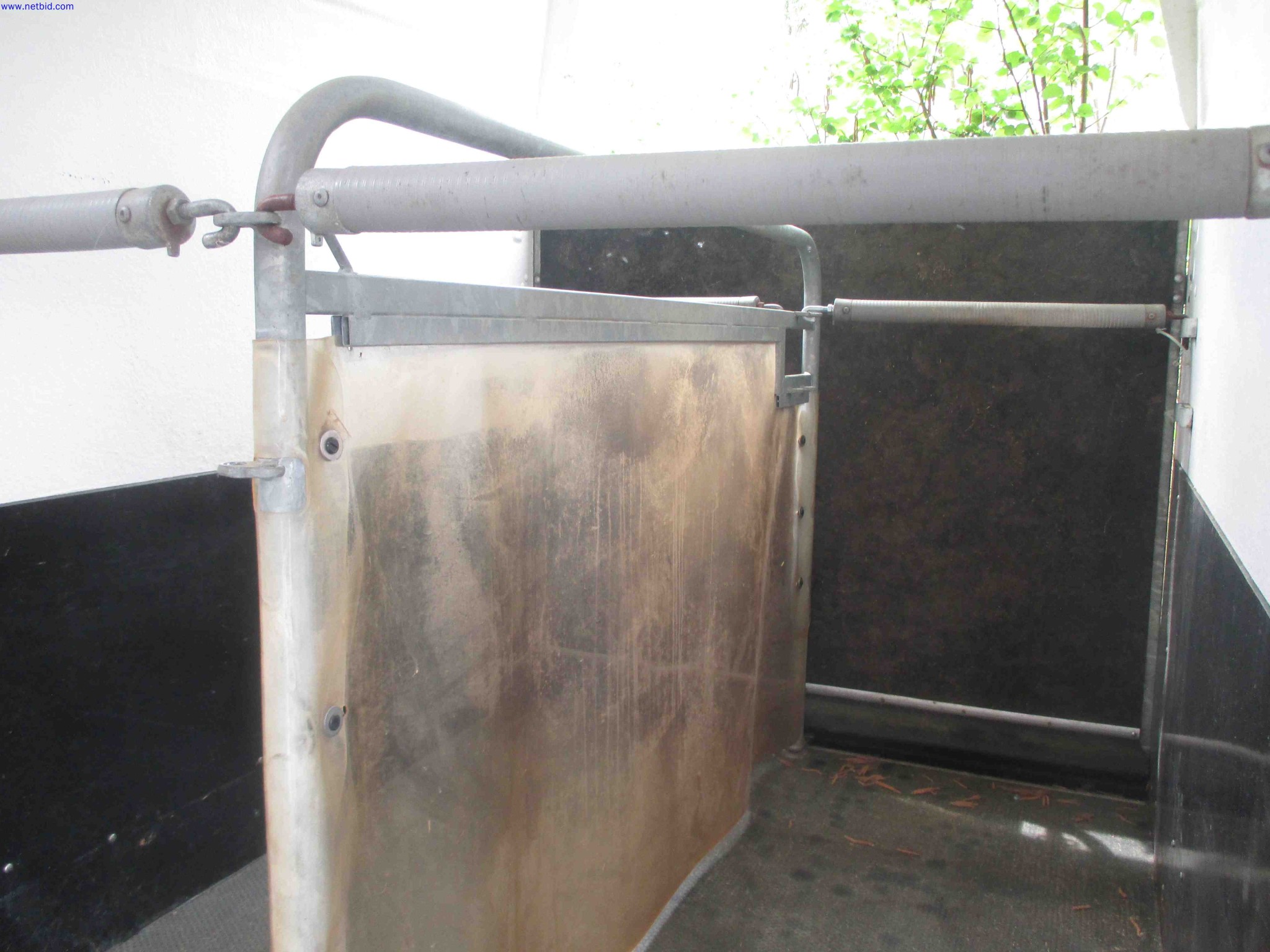 Vehicle construction, horse trailers-4