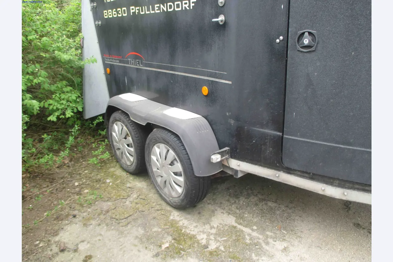 Vehicle construction, horse trailers-8