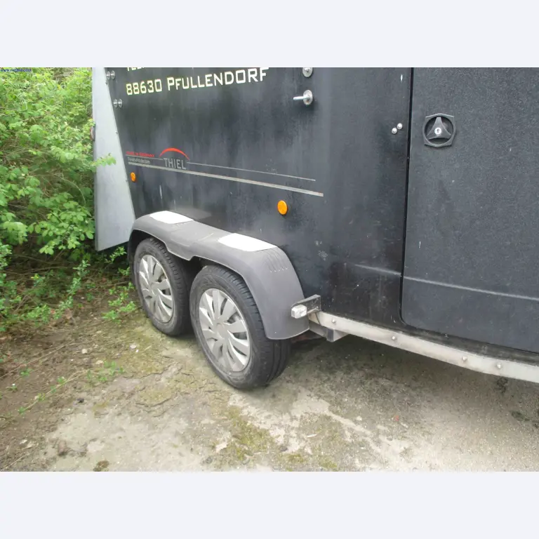 Vehicle construction, horse trailers-8