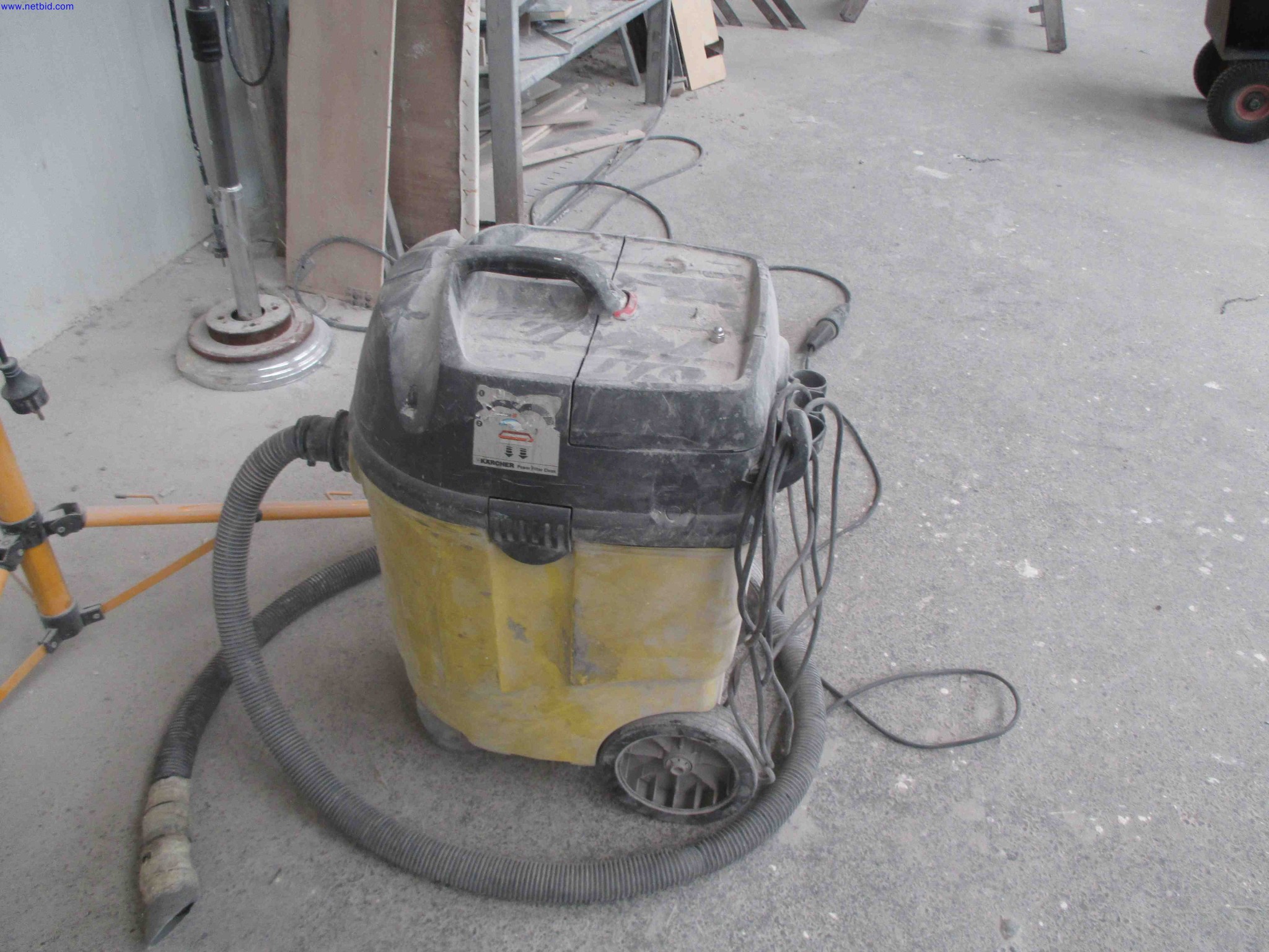 Vehicle construction, horse trailers-3