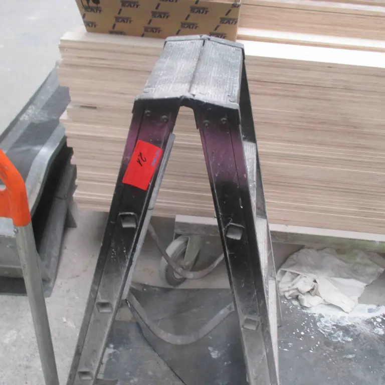1 Posten Aluminum fixed ladders