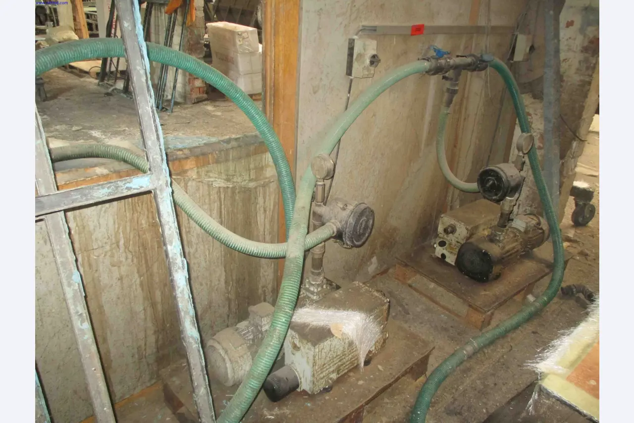 Vehicle construction, horse trailers-1