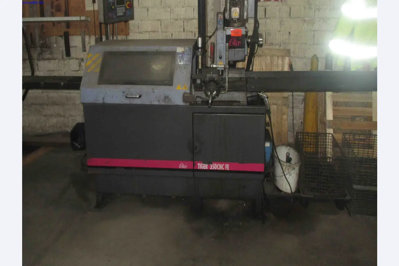 Vehicle construction, horse trailers-1
