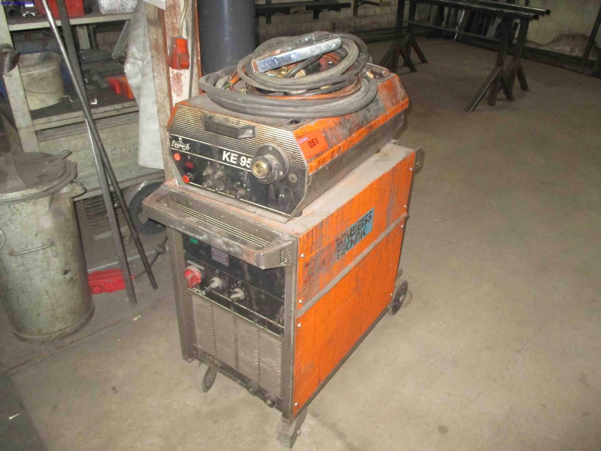 Vehicle construction, horse trailers-1