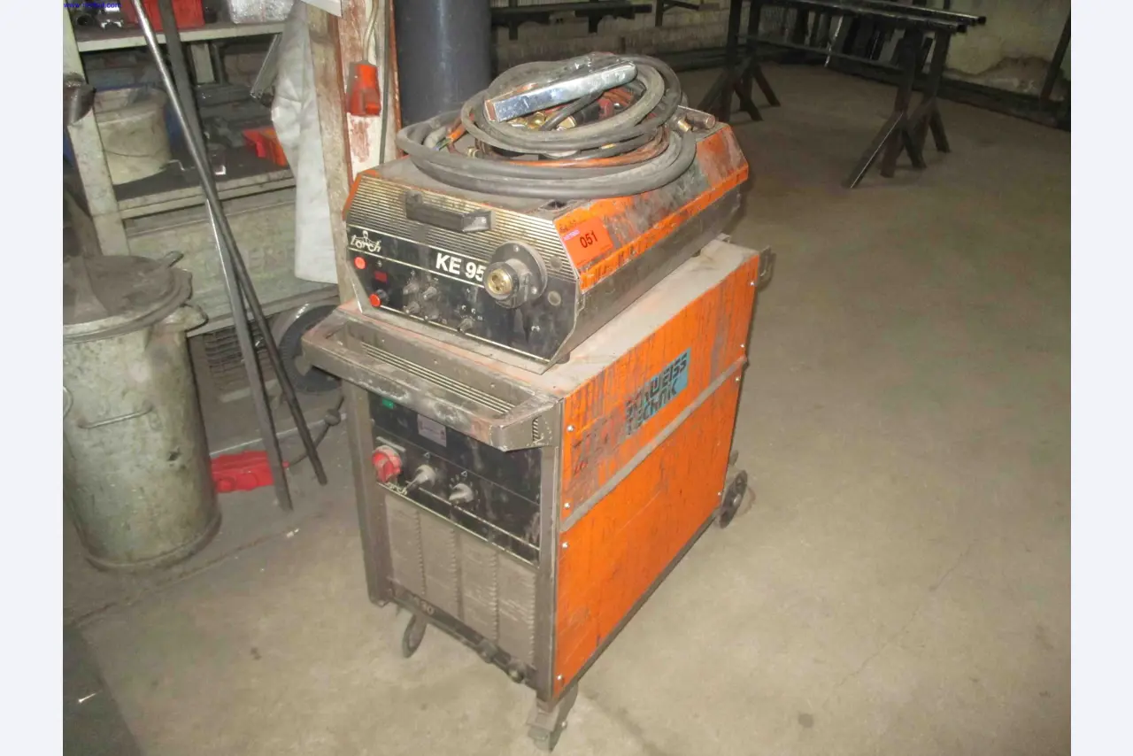 Vehicle construction, horse trailers-1