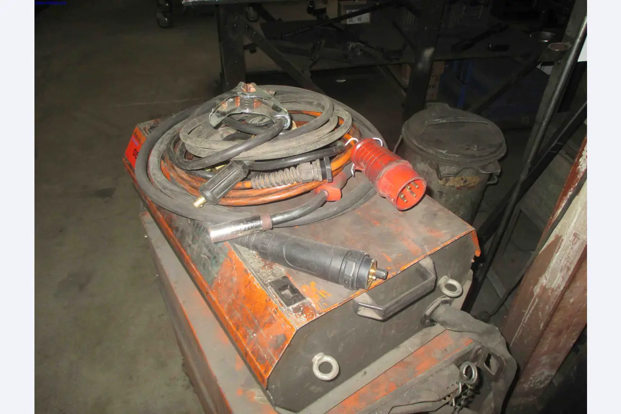Vehicle construction, horse trailers-3