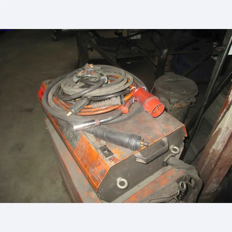 Vehicle construction, horse trailers-3