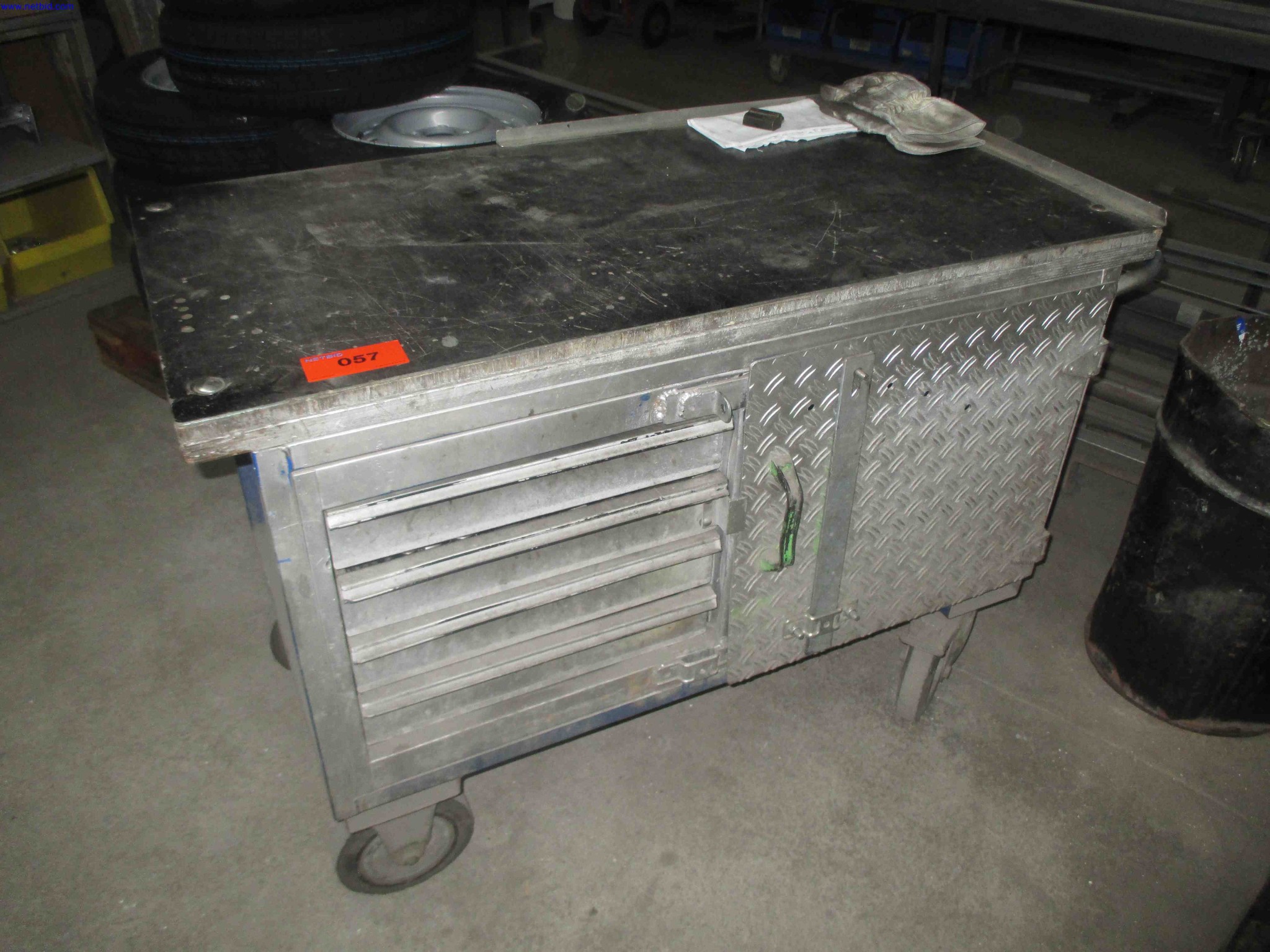 Vehicle construction, horse trailers-1