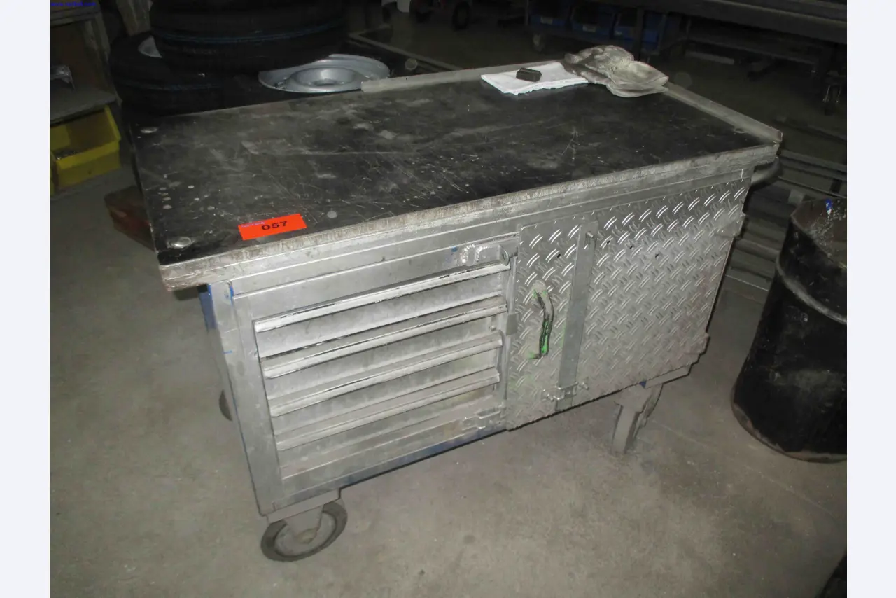 Vehicle construction, horse trailers-1