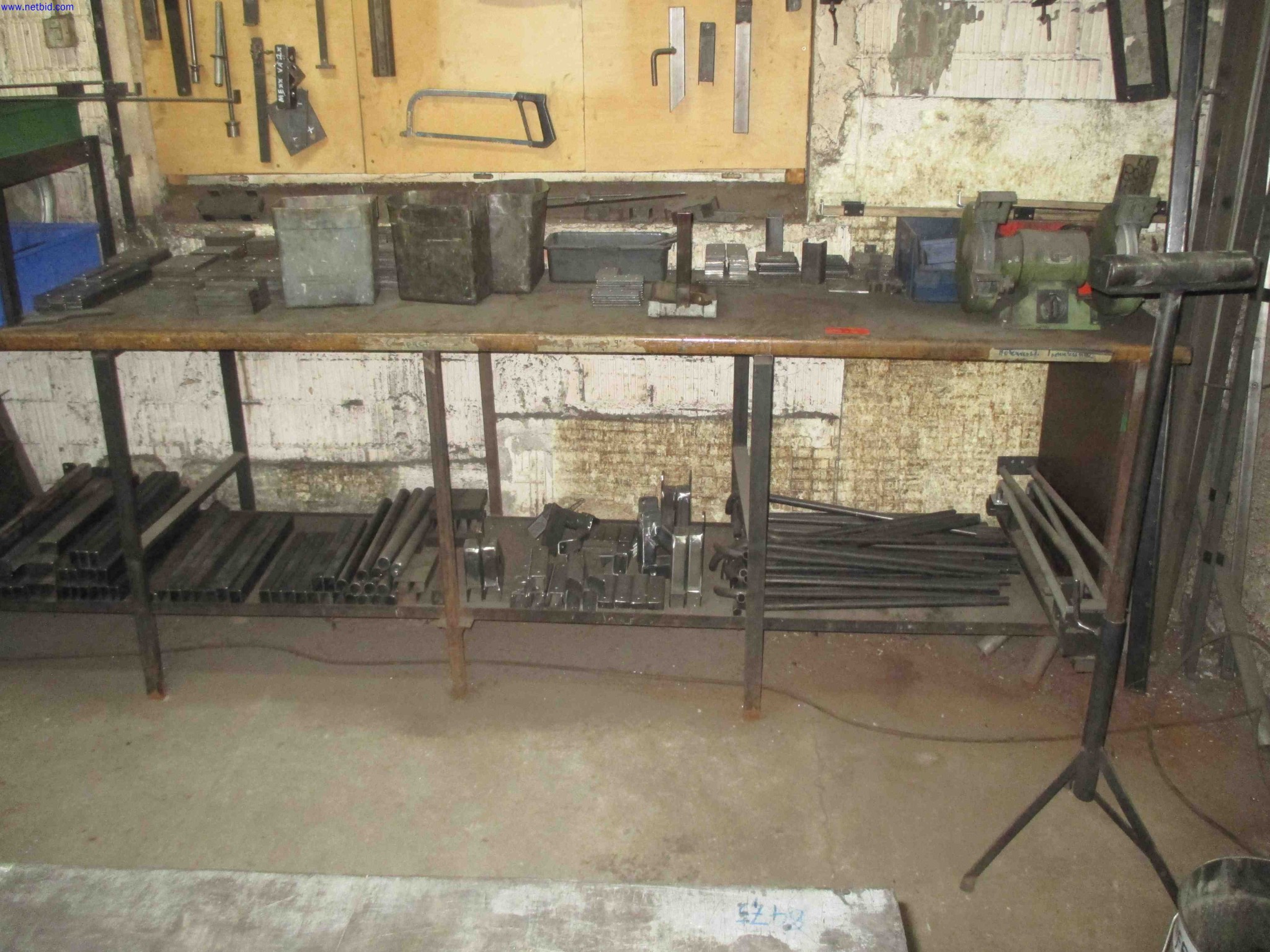 Vehicle construction, horse trailers-1