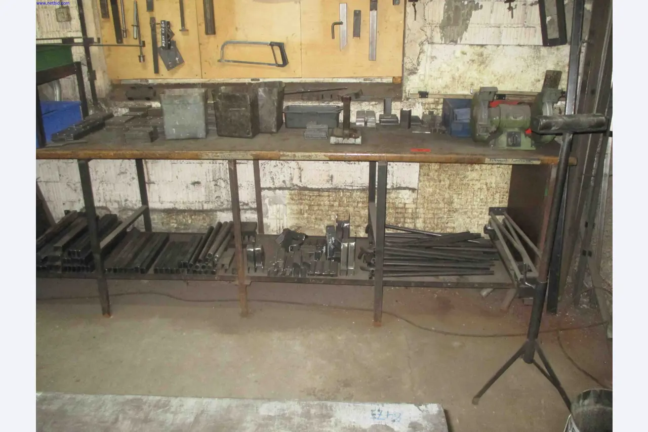 Vehicle construction, horse trailers-1