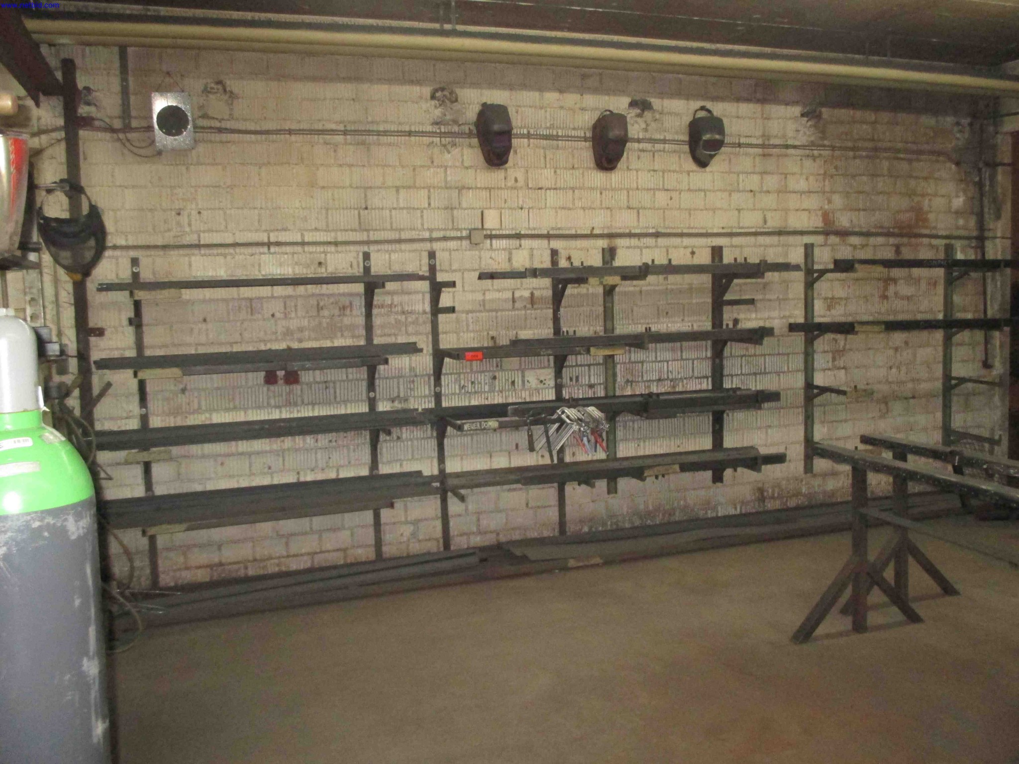 Vehicle construction, horse trailers-3