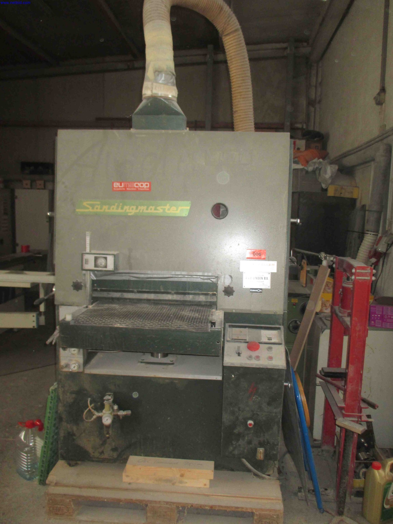 Vehicle construction, horse trailers-1