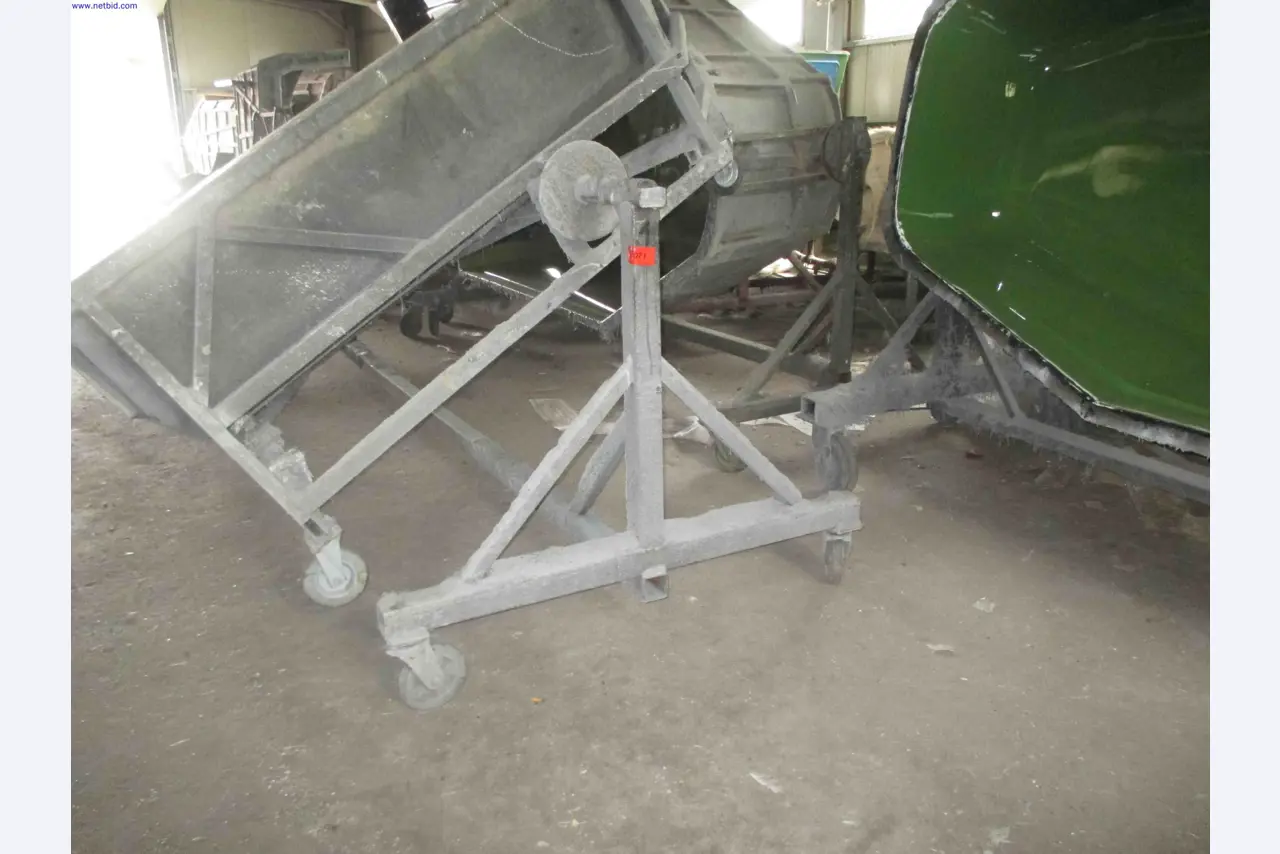Vehicle construction, horse trailers-1