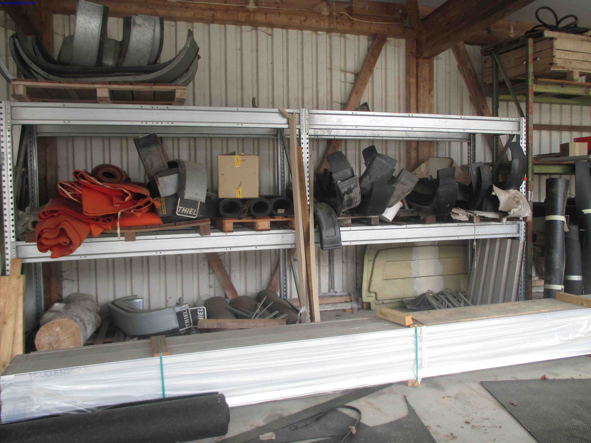 Vehicle construction, horse trailers-1